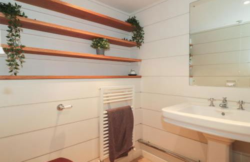 Pips Hideaway - Photo 26