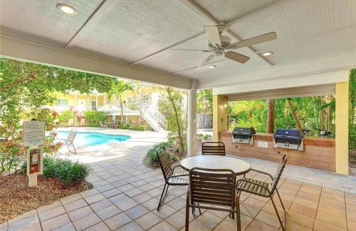 New! Remodeled, Pool-Side, 1-min to Beach Path! - Foto 55
