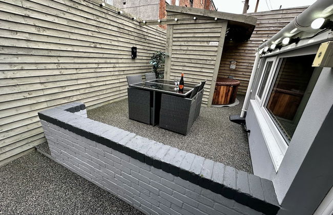 Albert Luxury Hottub and Jacuzzi Apartments - Photo 51