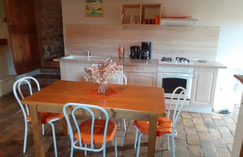 Gîte de charme la Fenière dans Mas en pierres, 2 ch, 70m2, charme, nature, piscine chauffée, sud Ardèche - Foto 6