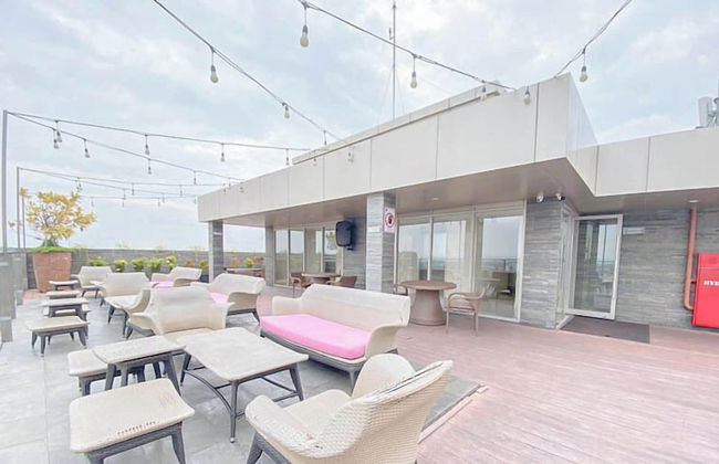 Good Homey Studio Apartment at Warhol (W/R) Residences - Foto 16