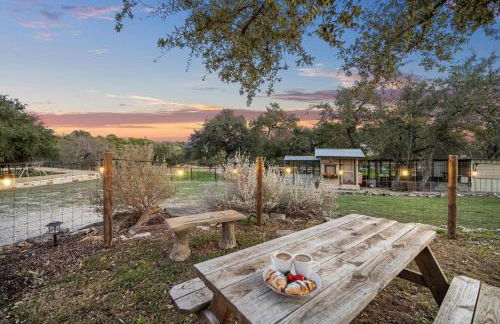 Barndominium with Farm and Firepit near Lake Georgetown - Foto 25