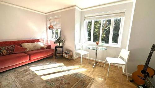Stylish, Peaceful 2-Bed Flat with Free Parking - Foto 1
