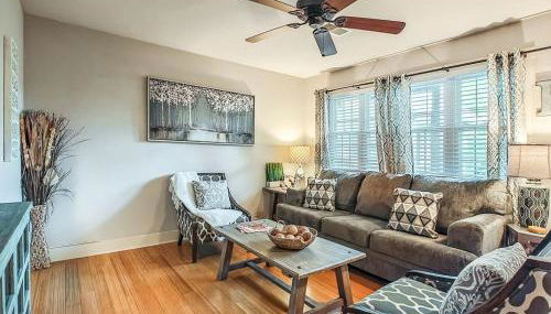 Quiet Plaza Two bedroom 2 Bathroom - Photo 3