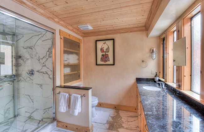 Crystal Shores Villa Lake Views & Hiking - Photo 7