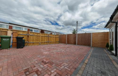 Gated 4 Guests House Free Parking - Foto 17