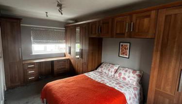 Spacious 3 bed house, garden and parking sleeps 5 - Foto 2