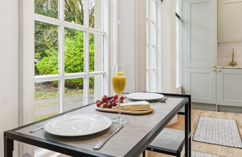 NEW Apartment with Pool Table and Parking Sleeps 7 - Foto 12