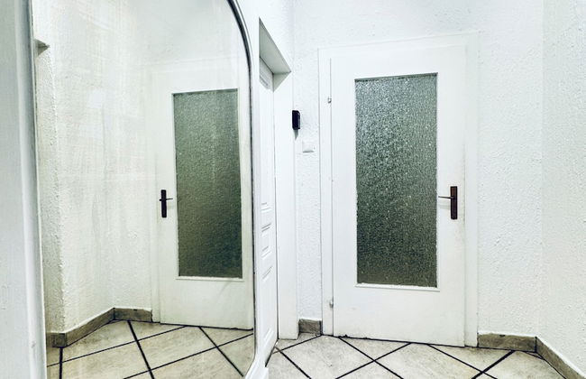 Cozy 3BR Apt with Garden Sleeps 10 - Foto 33