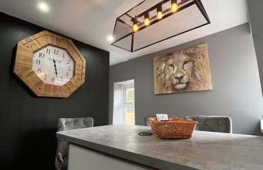 Modern 2 Bedroom Private Detached Cottage With HotTub - Foto 6