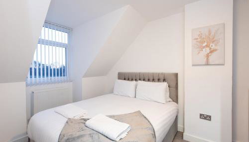 Beautiful Cottage in Durham with Pool Table - Photo 2