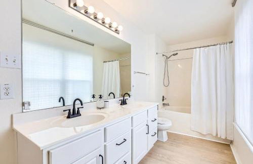 Bright & Luxury Entire House in Peaceful Neighborhood - Foto 14