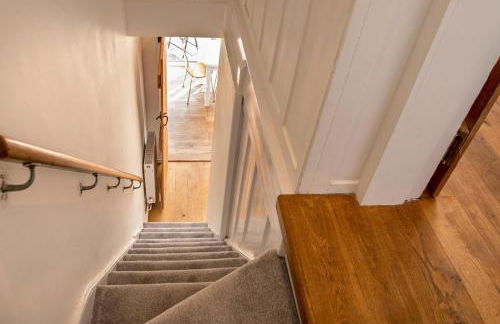 Hawkins Cottage with Hot Tub - Photo 12