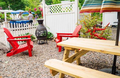 Cottage 3 - Queen and Full Beds Child Loft w 2 Twins Private Bath Kitchenette Pets Allowed Fee applies - Photo 8