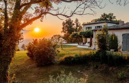 Le mas du roulier, villa provençale chic, 320m2 au calme avec vue 180 sur puy de Dôme - Foto 3