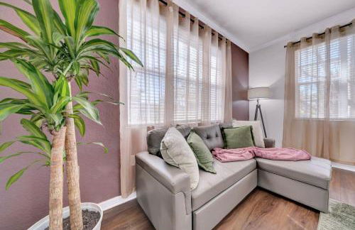 Modern 2BR2BA Pool Gym Near Airport #8 - Foto 57