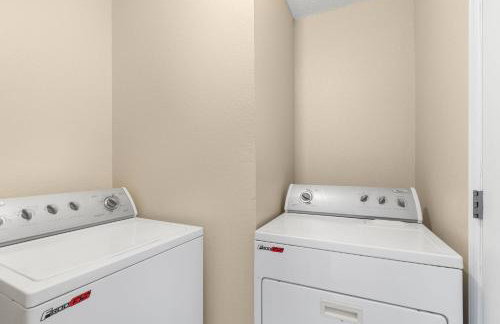 Peaceful West: 4BR Dusk Haven - Foto 43