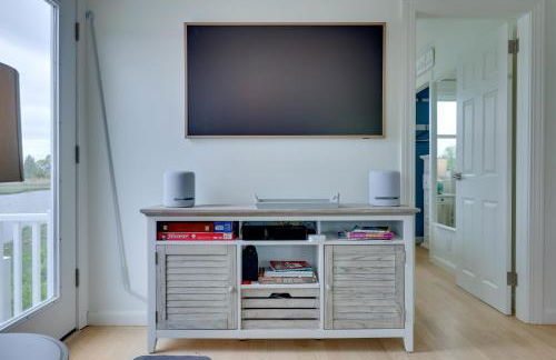 Cozy Narragansett Cottage with Dock and Outdoor Shower - Photo 5