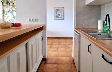 Strelitzia Apartment - ocean view & heated pool & AC - Photo 25