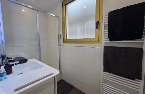 Luxury Paris Apt, Eiffel View, Golden Triangle - Photo 11