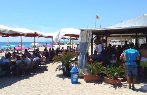 Rooftop pool near the beach and Barcelona - Photo 17