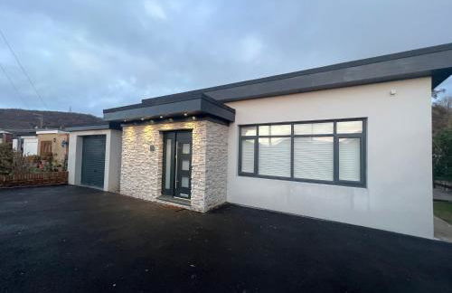 The Baglan Bungalow M4 Access in 1 min - Photo 2