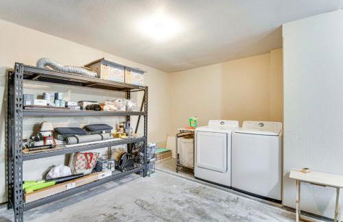 5 Mi to Museum of the Great Plains Home with Patio - Foto 18