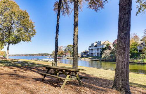Private Patio, Decks Waterfront Eatonton Townhome - Foto 39