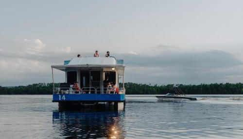 Luxury FlyBridge Houseboat - Captain Choice - Premium Wilderness Cruising - High Internet Speed - HB14 - Foto 3