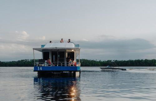 Luxury FlyBridge Houseboat - Captain Choice - Premium Wilderness Cruising - High Internet Speed - HB14 - Foto 3