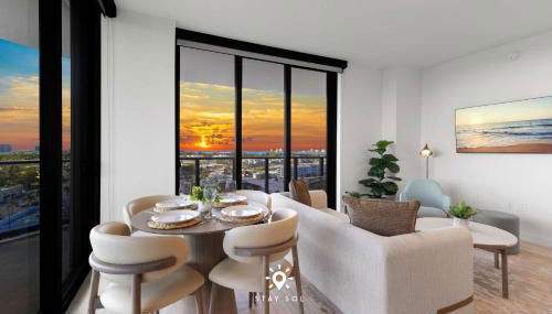 Chic 2BR Apartment Gym & Balcony Views - Foto 2