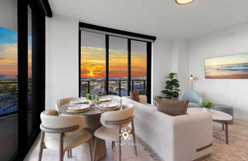 Chic 2BR Apartment Gym & Balcony Views - Foto 2