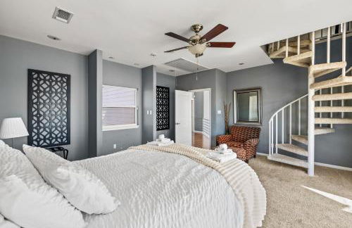 Oceanfront Galveston Beach House Steps to Sand! - Foto 25