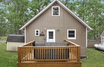 Cozy cabin w hot tub, fire pit & pet-friendly - Foto 42