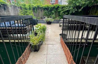 Bright 2-Story Brooklyn Oasis w Patio & Fire Pit - Foto 19