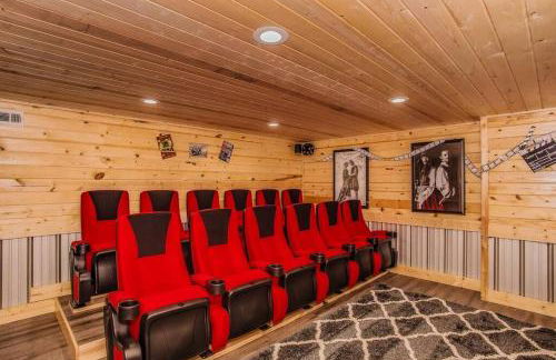 Splashing at the Bluff - Premier Smoky Mountain Views - Indoor Pool Spa - Luxury Cabin - Gatlinburg - Pigeon Forge - Foto 50