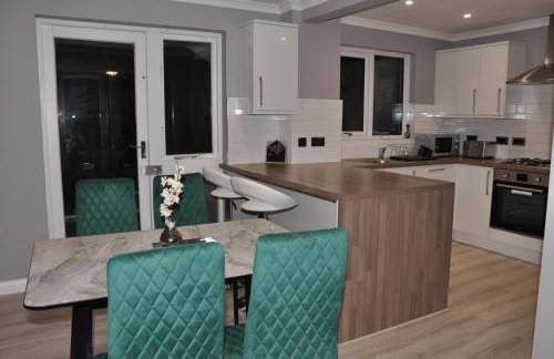 Modern 3 bedroom house- 2 parking spaces- near central MK - Foto 8