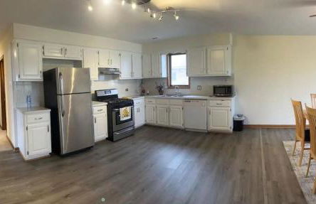 3BR-2BA Deluxe Apartment with Fireplace and Balcony - Foto 11