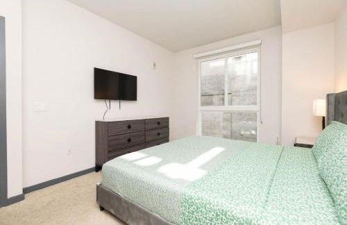 Lovely 3BR Apt With Balcony And Rooftop Pool Plus Views - Foto 25