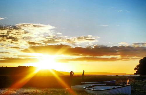 Lloret, Contemporary Retreat with Hot Tub & Waterside Views - Photo 19