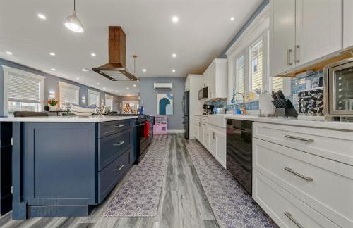 Luxe Coastal Retreat with Hot Tub & Spring Fires - Foto 16