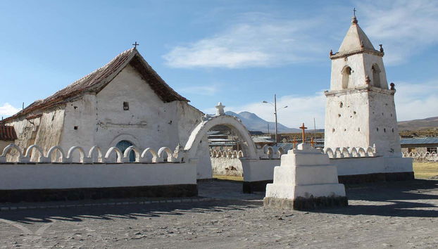 5-day Parinacota and Taapacá Trip - Photo 4, The church of Isluga