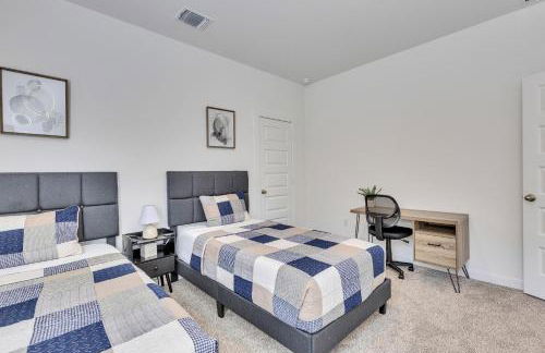 Stylish 4BR Family Home with Game Room and Backyard - Foto 18