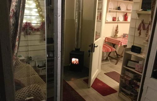 Romany Wagon & Cwtch - Photo 13