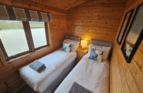 Wroxham Broads Lodge Houseboat - Photo 16