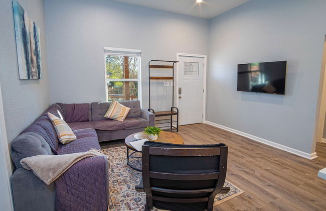 Escape to 4br/3ba Brand New Downtown Home - Foto 15