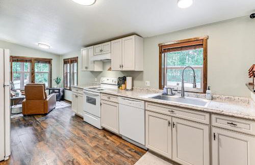 Gateway to Mt Rainier Riverfront Haven with Hot Tub - Foto 8