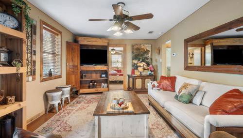 Barndominium with Farm and Firepit near Lake Georgetown - Foto 2