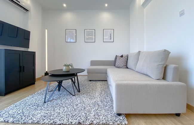 Phaedrus Living Downtown Flat 704 - Photo 8