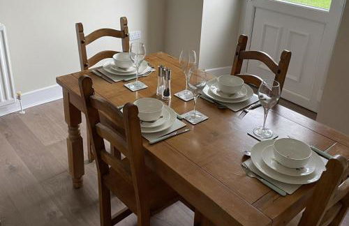 Cottage - Sleeps 4 - Pets Ok - Garden -Parking - Foto 3